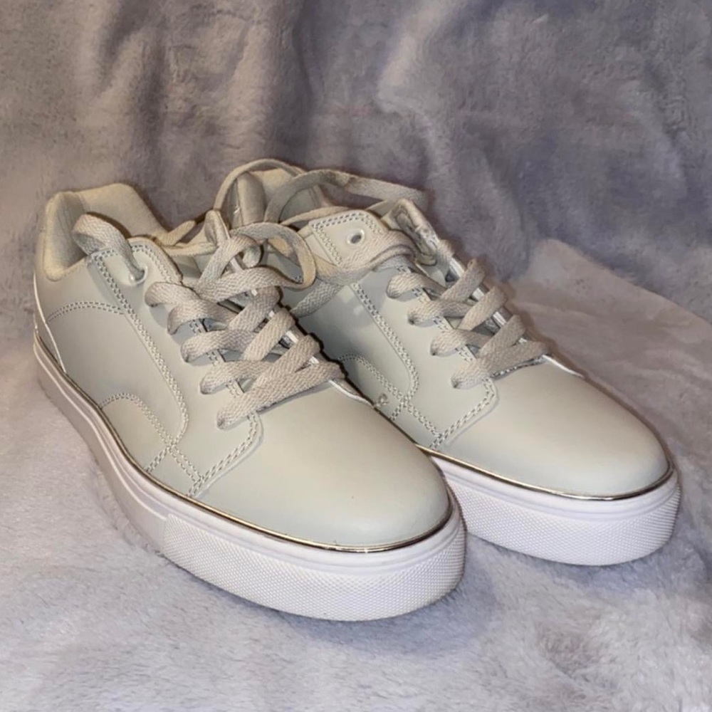 Taupe Filas.